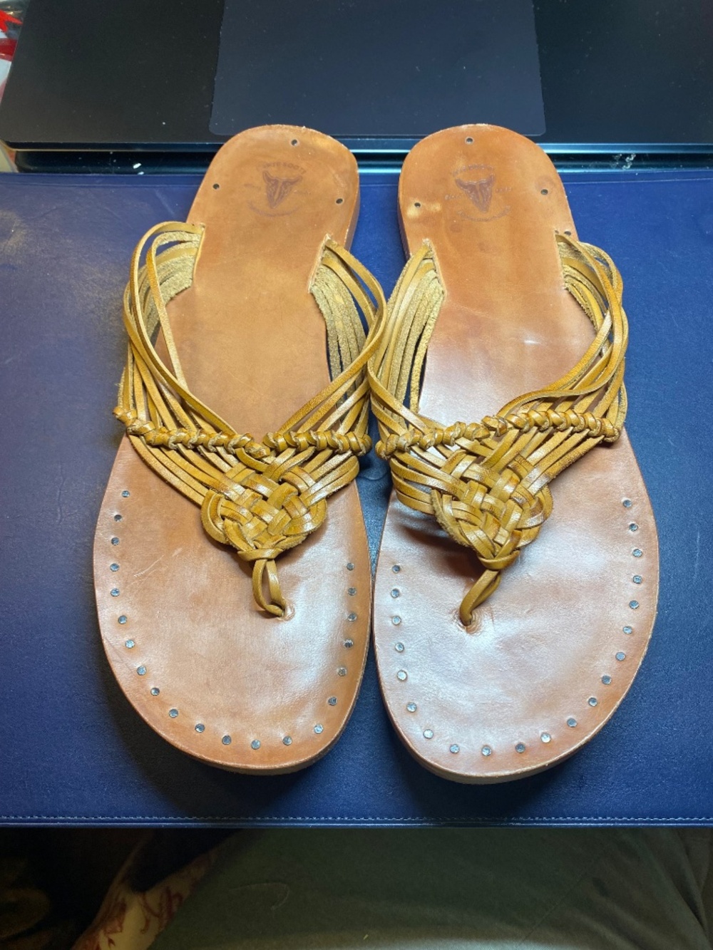 Frye Valley Vintage Cognac Woven Leather Studded Thong Sandals NWOT US 7 37